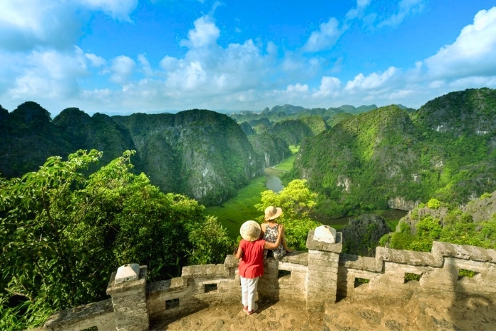Une vue imprenable sur la rivi&egrave;re Ngo Dong depuis Hang Mua