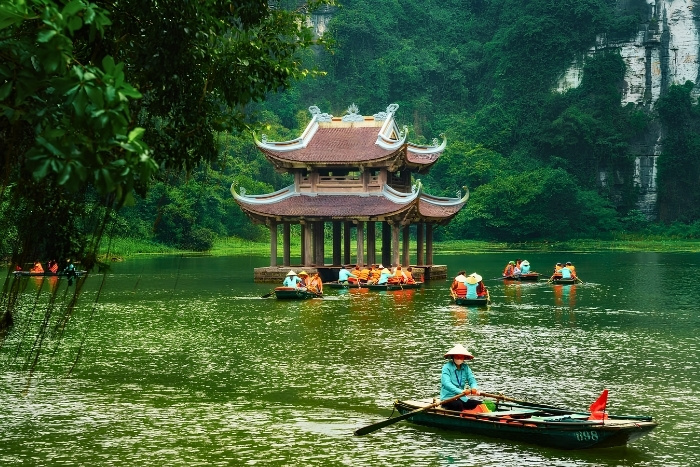 H&agrave;nh Cung Vũ L&acirc;m, joyau du circuit en barque Trang An Ninh Binh