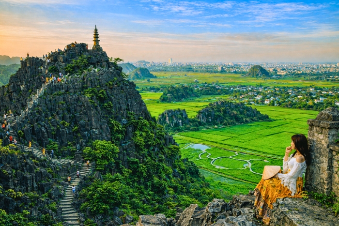 Panorama impressionnant du mont Mua sur la vallée de Tam Coc