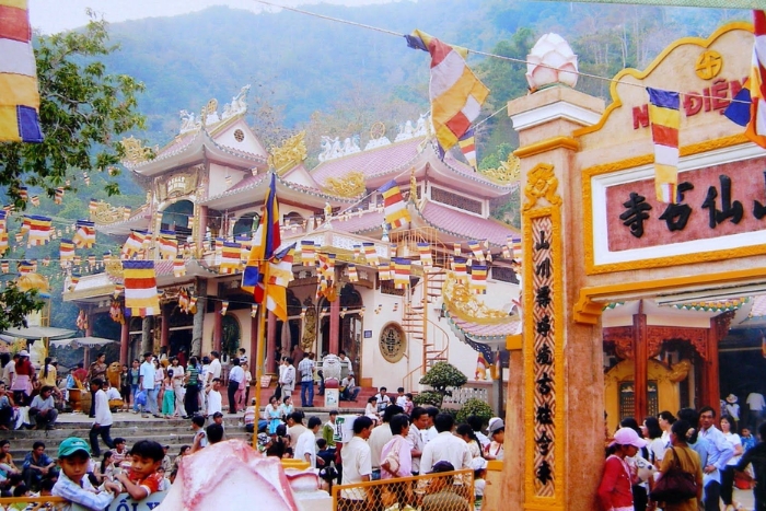 F&ecirc;te printani&egrave;re de la Montagne de la Dame Noire pour un voyage printemps Vietnam