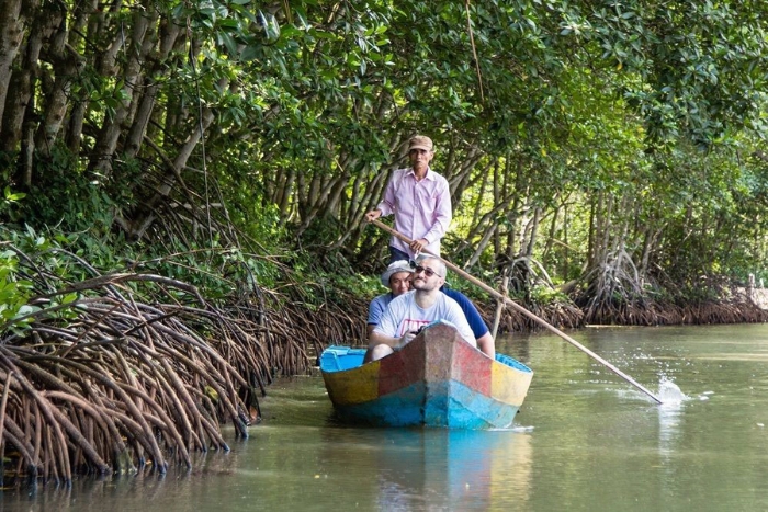 La r&eacute;serve de biosph&egrave;re de Can Gio, &eacute;galement appel&eacute;e for&ecirc;t de Sac, abrite une biodiversit&eacute; riche et unique, repr&eacute;sentative des &eacute;cosyst&egrave;mes de mangrove