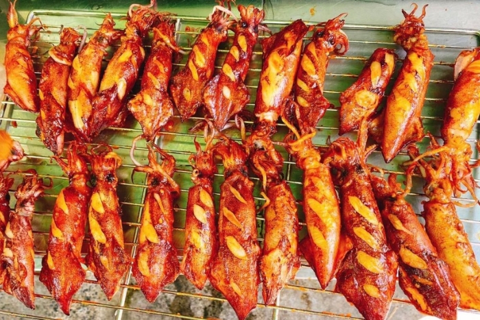 Calmar aux &oelig;ufs grill&eacute; pour d&eacute;couvrir que manger &agrave; Phu Quoc