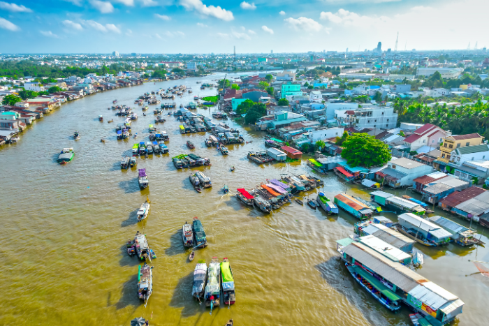 Exp&eacute;rience inoubliable au march&eacute; flottant de Cai Rang, entre couleurs, saveurs et traditions du M&eacute;kong