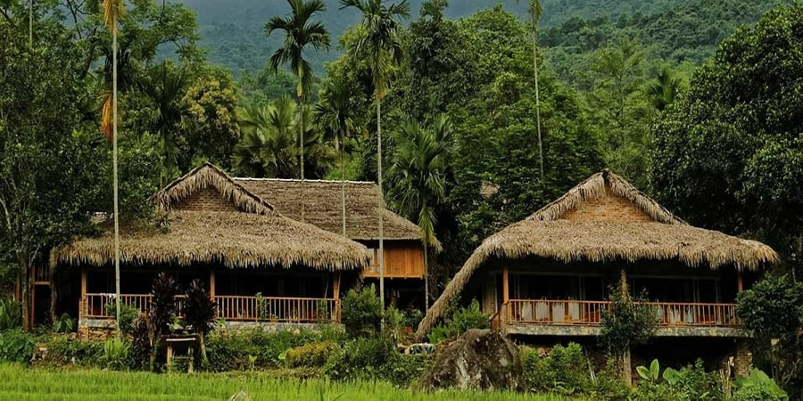 Maisons sur pilotis d'ethnie Thai