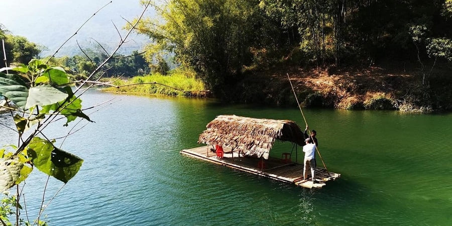 Rafting en bambou sur le ruisseau Cham