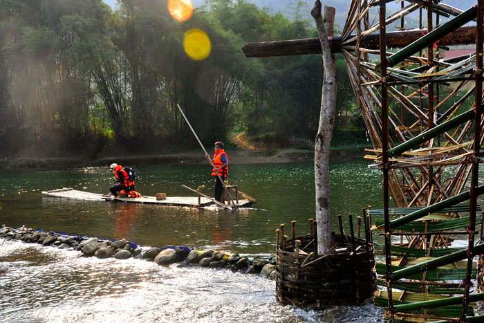 Excursion en radeau de bambou sur le ruisseau de Cham