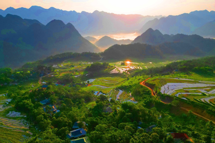 Visitez Pu Luong pour admirer le spectacle magnifique des rizières en terrasses