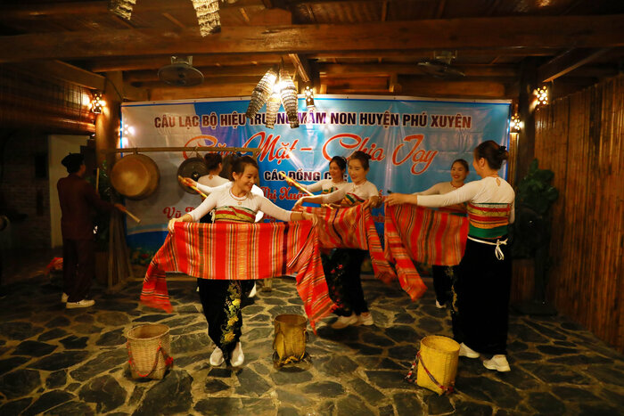 Les costumes traditionnels de la communauté thaï à Pu Luong