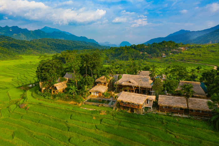 Maisons traditionnelles sur pilotis à Pu Luong
