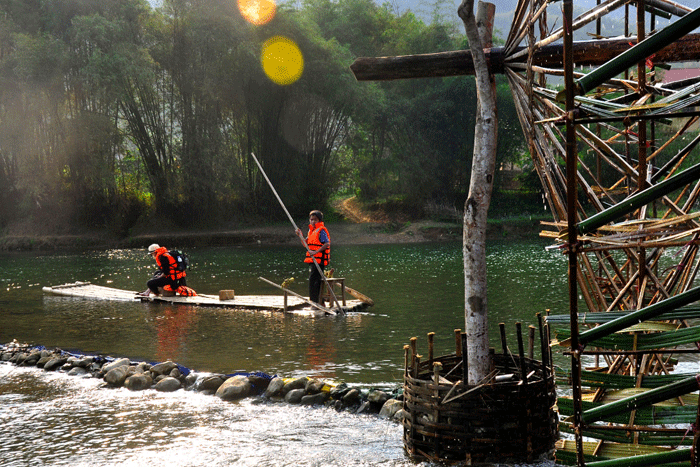 Randonnée et descente en radeau de bambou sur le Cham