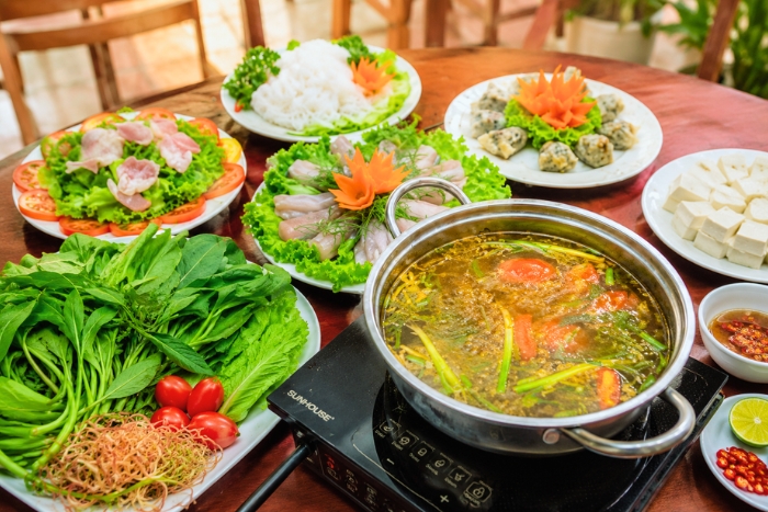 Savourez les sp&eacute;cialit&eacute;s de la mer &agrave; Dong Hoi &agrave; midi