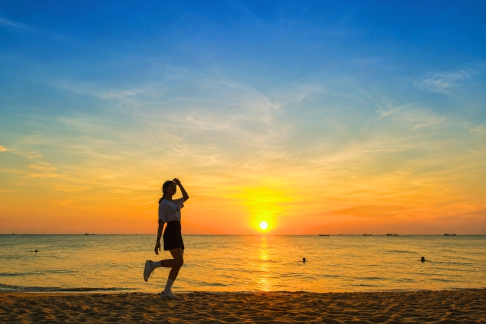 Balade au cr&eacute;puscule sur la plage de Bao Ninh lors d'un itin&eacute;raire Dong Hoi 1 jour