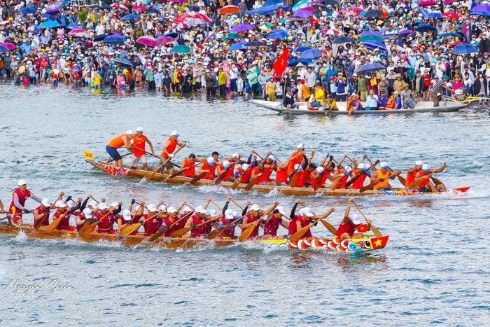 Toute l’énergie des courses de bateaux traditionnelles à Quang Binh