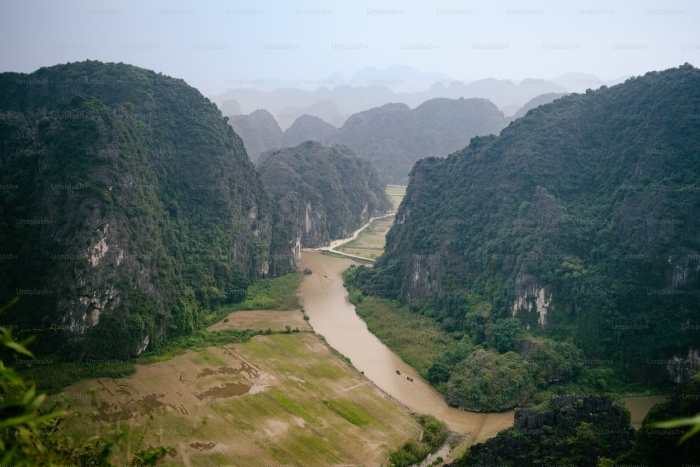 Un paysage brumeux de Quang Binh pendant la saison des pluies