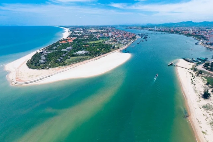 Plage de Nhat Le