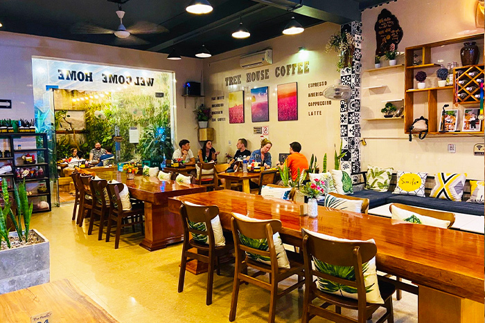 Tree House Cafe & Restaurant 