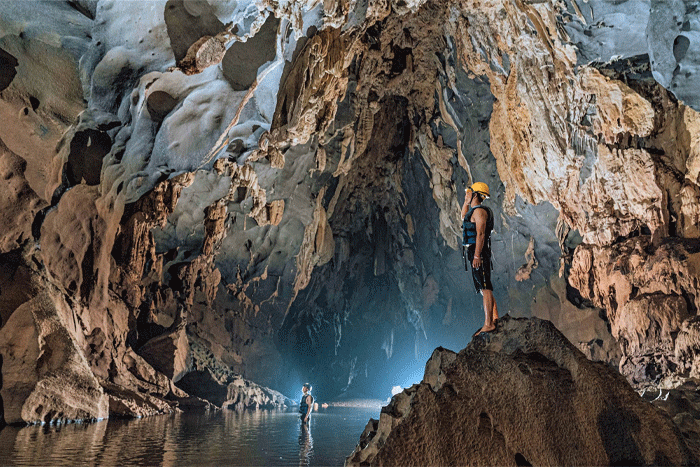 La grotte sombre à Quang Binh