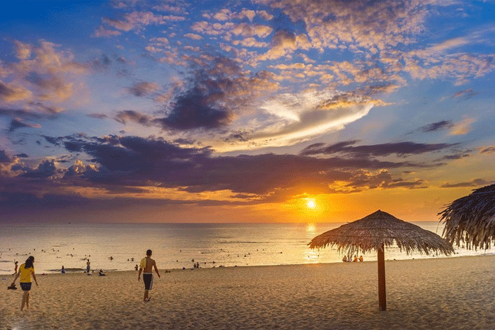 La plage de Nhat Le, l'une des plus belles plages de Quang Binh