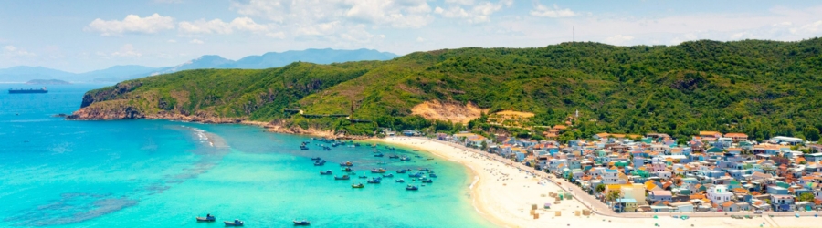 Quy Nhon est célèbre pour sa beauté immaculée, sa mer bleue et ses plages de sable blanc