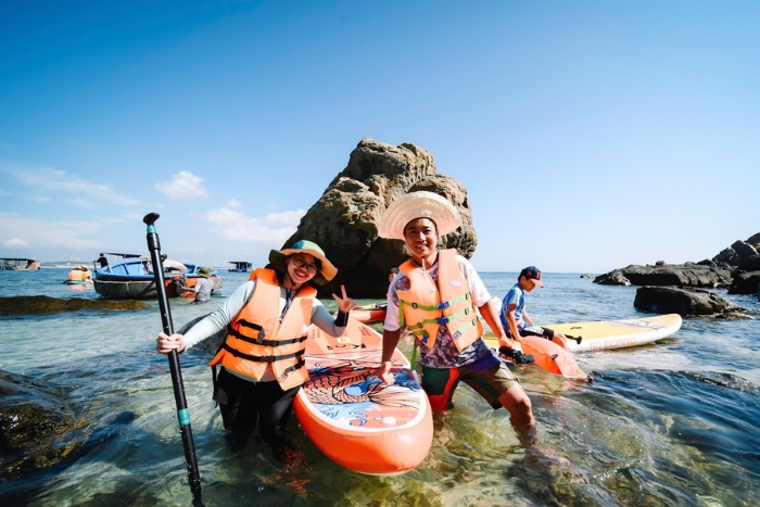 Participez aux jeux aquatiques à Bai Dua dans votre voyage en famille à Quy Nhon en 2 jours