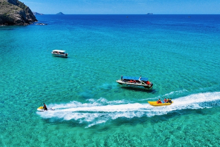 Jet ski sur la plage Ky Co, une activité très aimée par notre fils dans notre voyage Quy Nhon en 2 jours