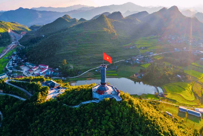 Les cr&ecirc;tes calcaires du plateau de Dong Van