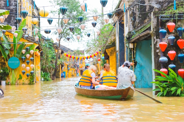 Quel est le mois de la saison des typhons au Vietnam ?