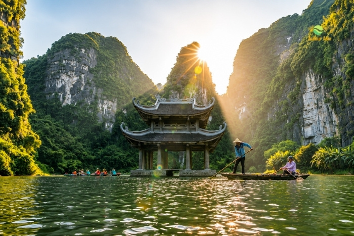 Exploration en barque des paysages spectaculaires de Trang An