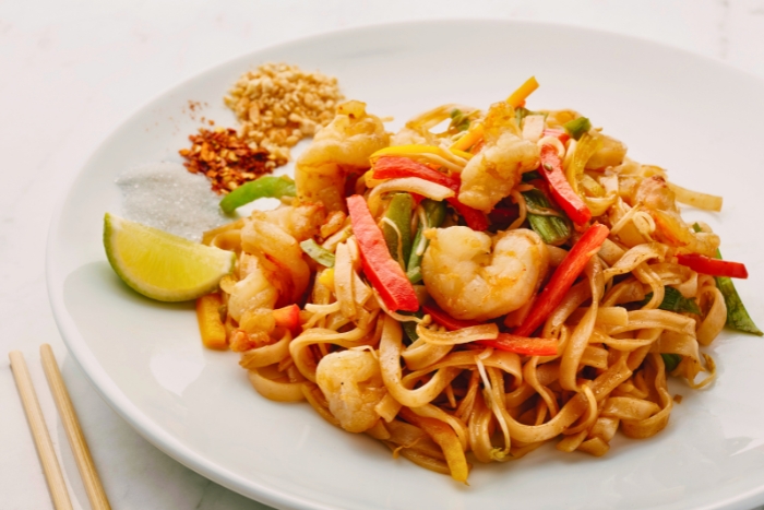 Pad Thaï aux crevettes, spécialité thaïlandaise incontournable