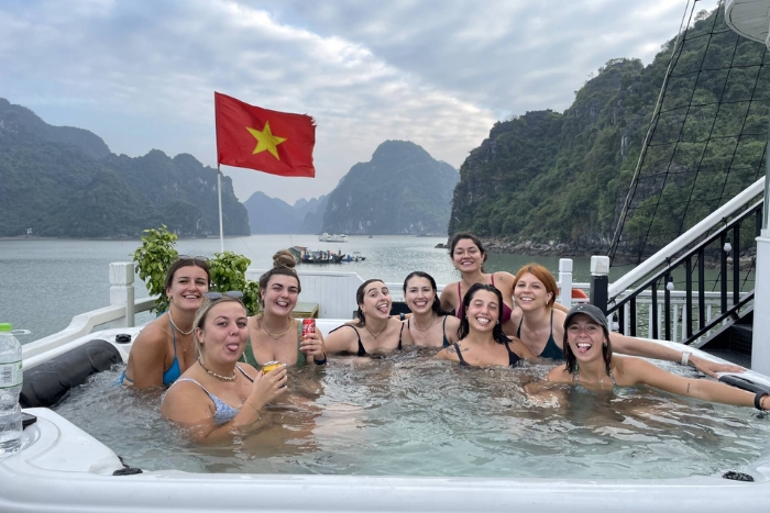 Rafraîchissez-vous avec les piscines sur le bateau