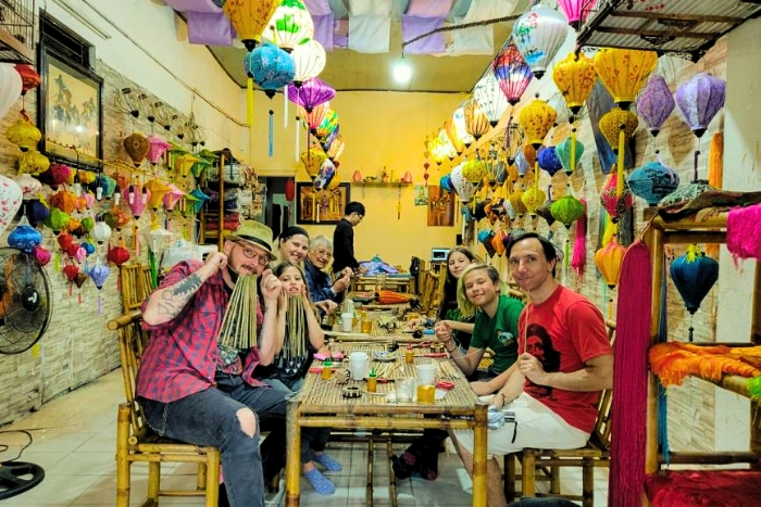 Un moment créatif à Hoi An: Atelier de lanternes au Vietnam avec enfants