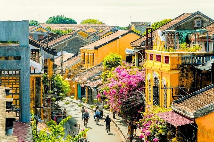 Découvrir Hoi An en famille lors d’une promenade dans la vieille ville