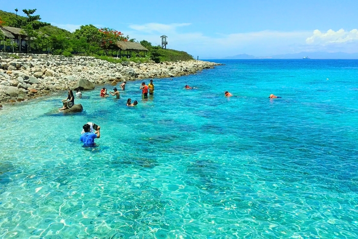 Moments de d&eacute;tente et baignade en famille &agrave; Nha Trang Vietnam