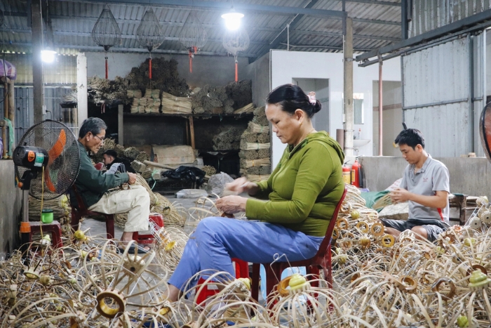 Atelier de lanternes pour vivre des expériences artisanales Centre Vietnam