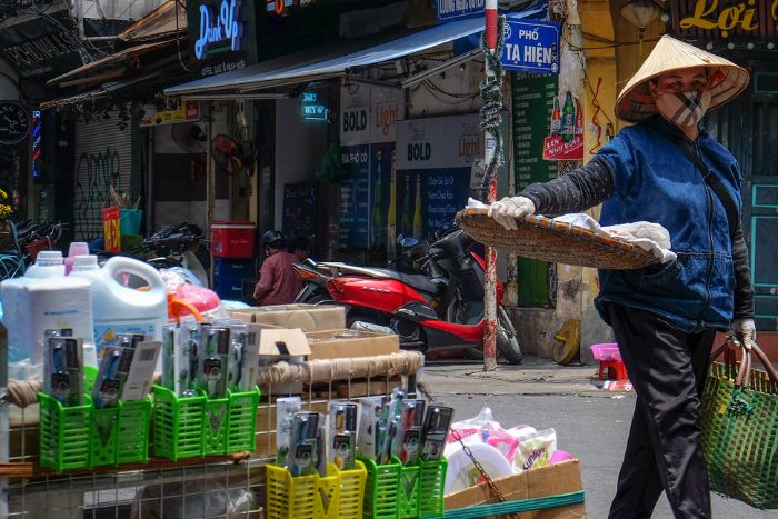 Dans le vieux quartier, les touristes se font souvent surfacturer par les vendeurs ambulants