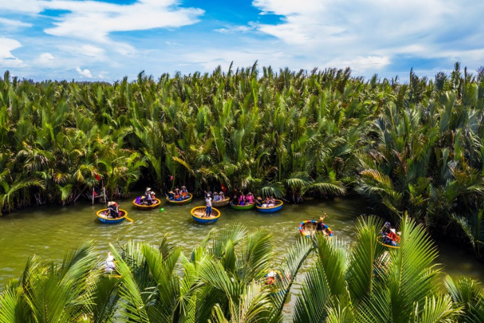 Paysages fluviaux, les forêts de cocotiers et les bateaux de pêche à Ben Tre – des caractéristiques typiques de la région fluviale du sud du Vietnam