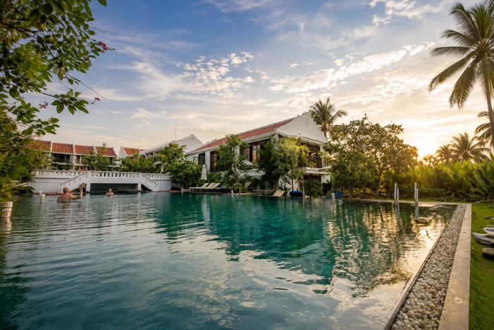 Moment de détente au bord de la piscine du Legacy Hoi An Resort