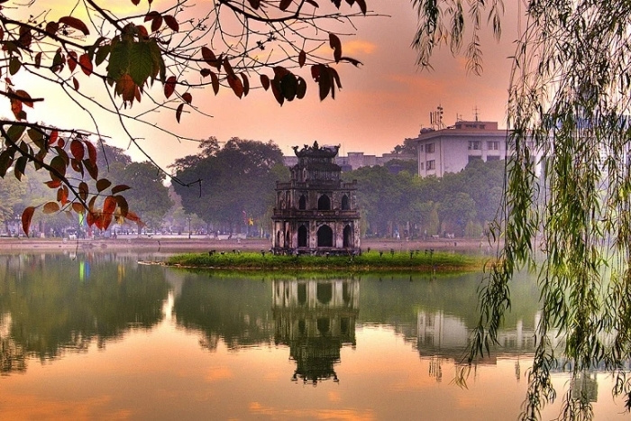 Visiter le lac Hoàn Kiếm