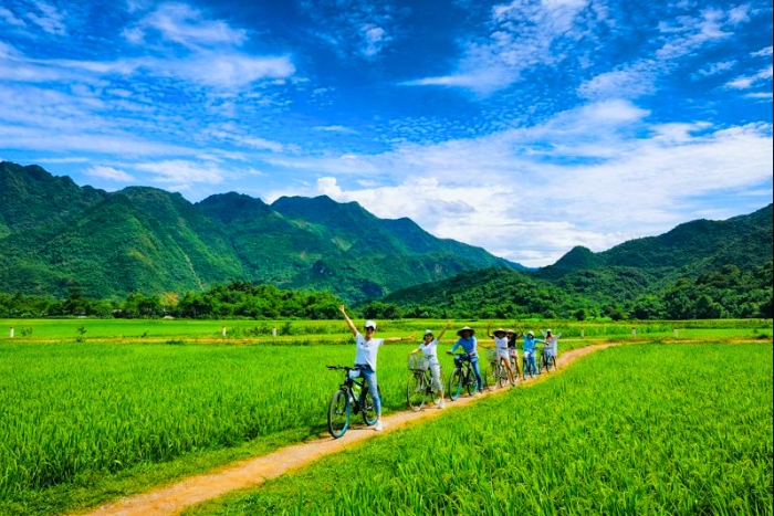 À vélo entre rizières et villages de Mai Chau pendant le Nouvel An lunaire