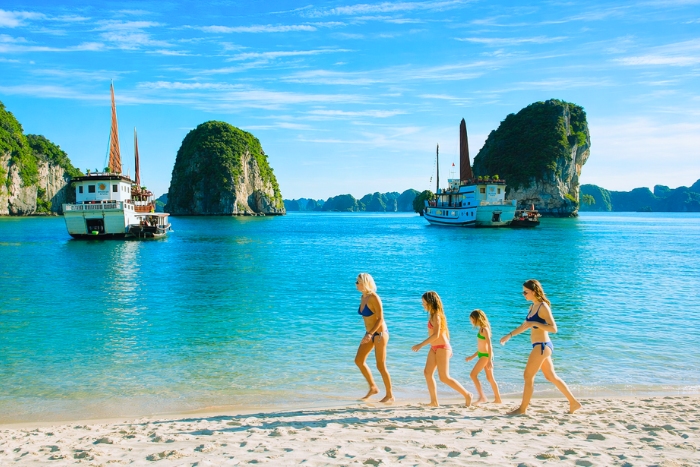 Court séjour au Vietnam à la baie d’Halong lors d’un voyage famille Vietnam