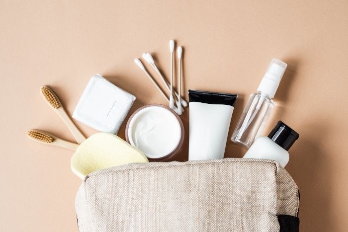 Privil&eacute;giez des produits de toilette en petit format, plus pratiques &agrave; transporter