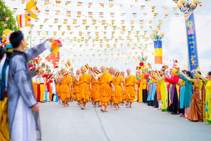 Fête du Vesak à la pagode Ba Vang, Vietnam