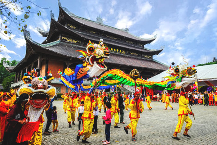 Festival de la pagode de Bai Dinh Ninh Binh Vietnam en mars