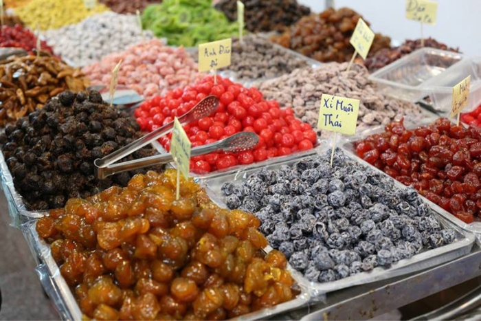 Les &ocirc; mai, l'un des snacks traditionnels vietnamiens pr&eacute;serv&eacute;s jusqu'&agrave; aujourd'hui