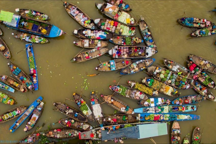 Découvrez le marché flottant traditionnel dans le delta du Mékong