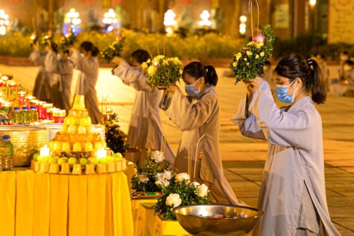 Visiter le Vietnam en août, explorer le festival Vu Lan au Vietnam