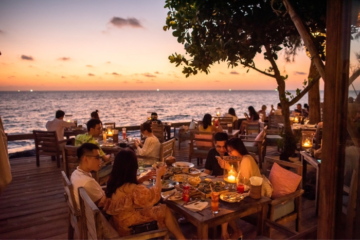Diner au bord de la mer &agrave; Phu Quoc dans un circuit de luxe Vietnam