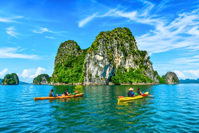 Que faire au Vietnam en &eacute;t&eacute; ? D&eacute;couverte de la Baie d&rsquo;Ha Long en kayak