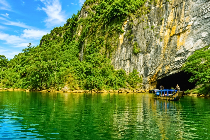 Aventure dans la grotte de Phong Nha: Fra&icirc;cheur et paysages spectaculaires 