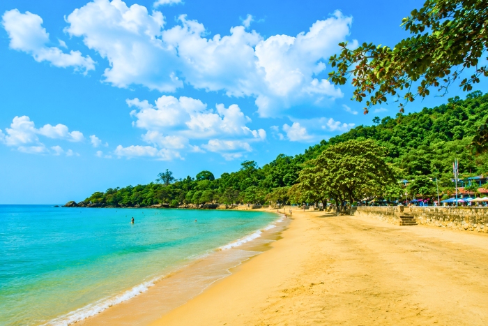 D&eacute;tente sur la plage de Kep - Moment de calme entre mer et nature